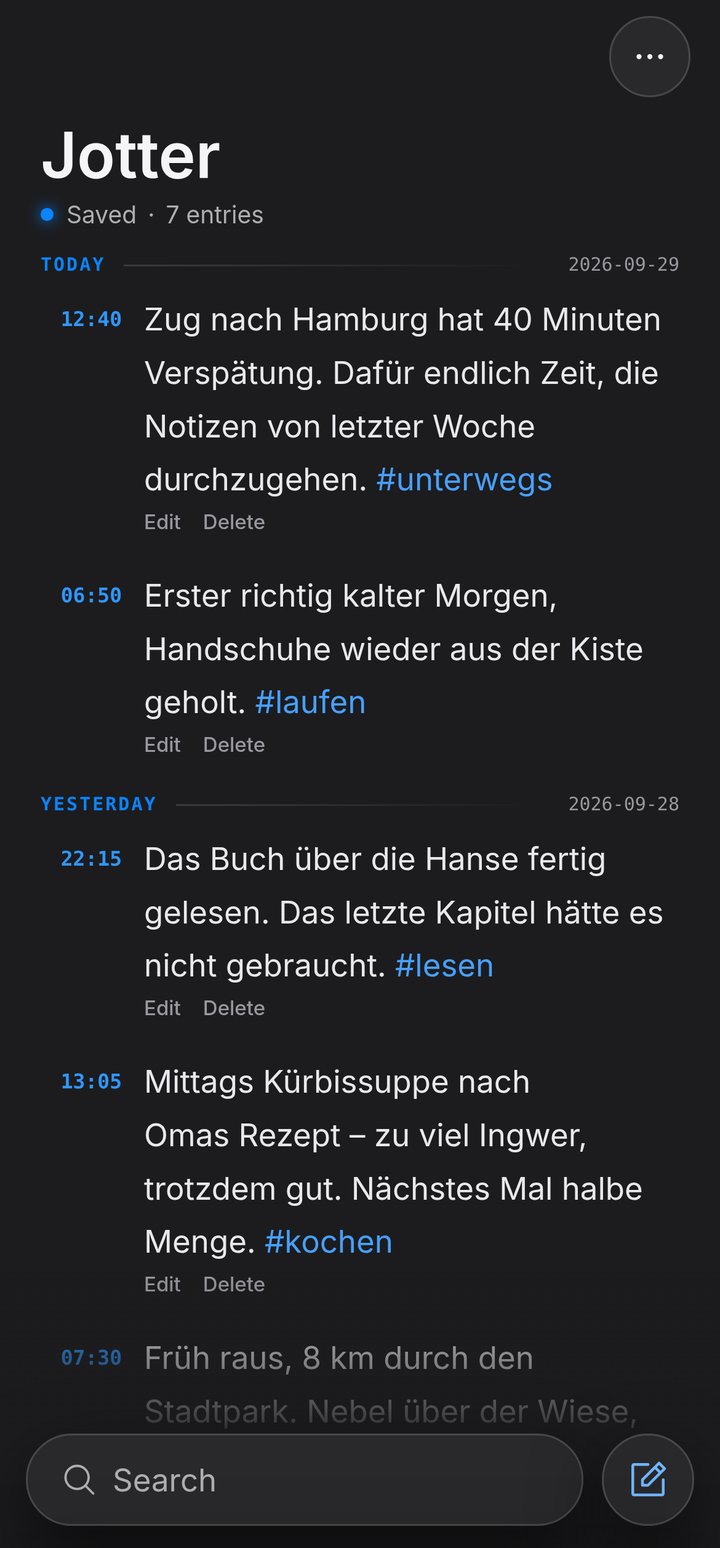 Jotter auf einem iPhone im dunklen Farbschema: oben groß der Titel mit Speicherstand und Anzahl der Einträge, darunter die Einträge nach Tagen, unten eine Leiste mit Suchfeld und einem Knopf für einen neuen Eintrag